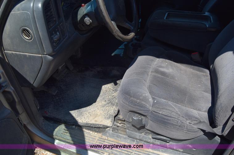 image for item J7763 2001 Chevrolet Silverado 1500 Ext. Cab pickup truck