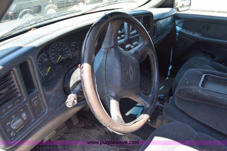 image for item J7763 2001 Chevrolet Silverado 1500 Ext. Cab pickup truck