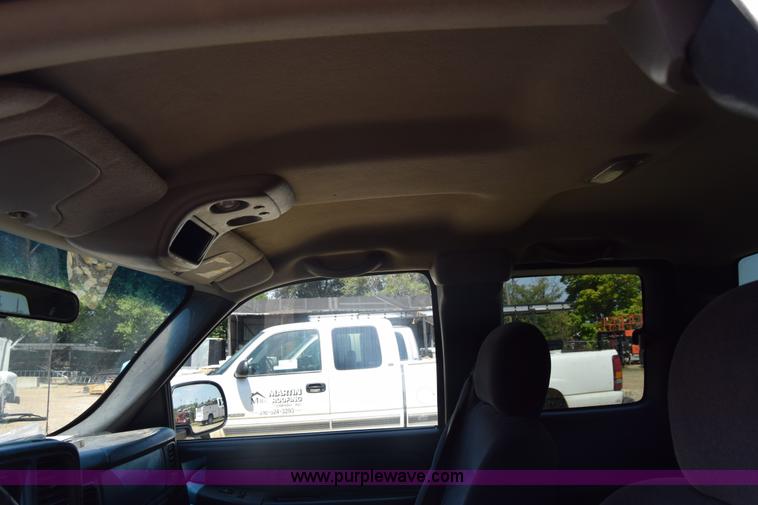 image for item J7763 2001 Chevrolet Silverado 1500 Ext. Cab pickup truck