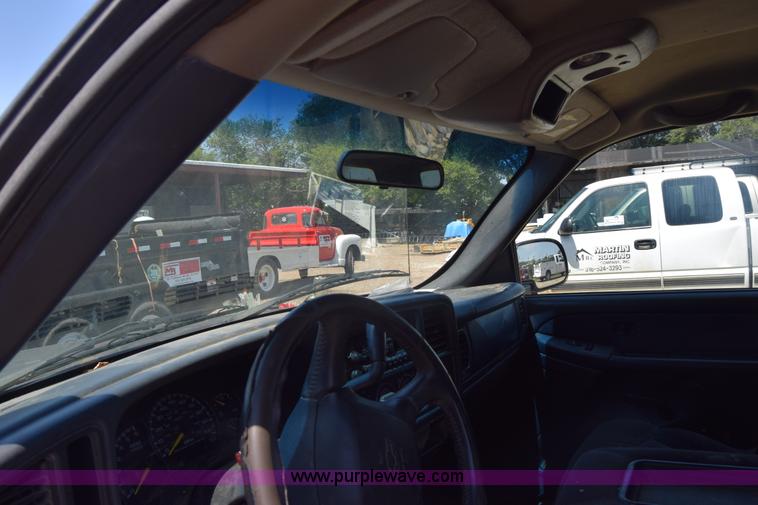 image for item J7763 2001 Chevrolet Silverado 1500 Ext. Cab pickup truck