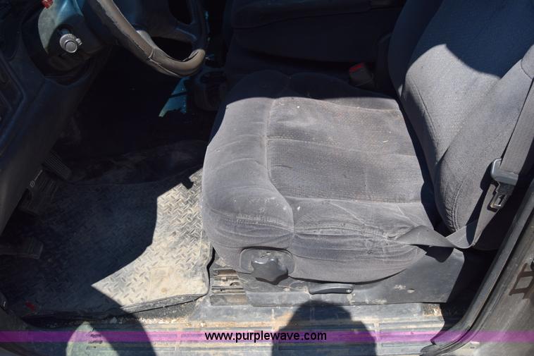 image for item J7763 2001 Chevrolet Silverado 1500 Ext. Cab pickup truck