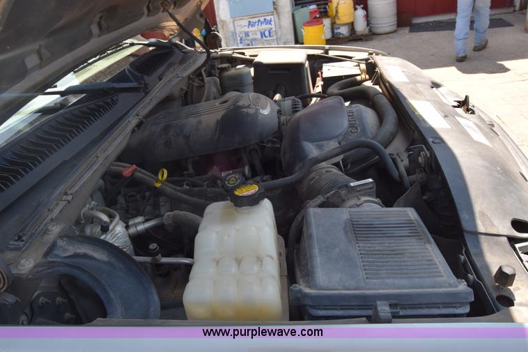 image for item J7763 2001 Chevrolet Silverado 1500 Ext. Cab pickup truck