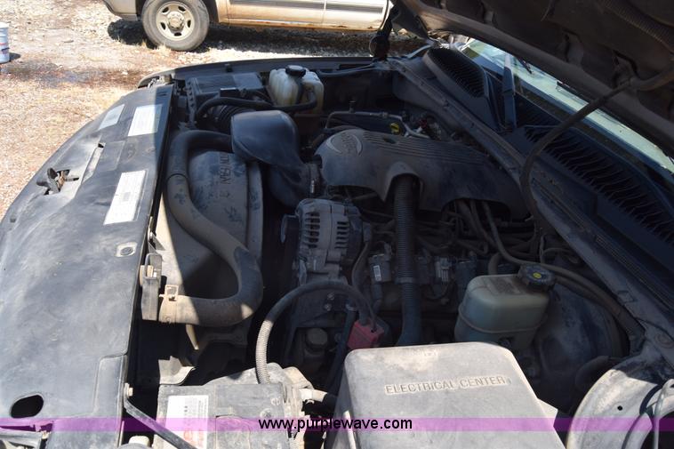 image for item J7763 2001 Chevrolet Silverado 1500 Ext. Cab pickup truck