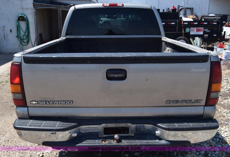 image for item J7763 2001 Chevrolet Silverado 1500 Ext. Cab pickup truck