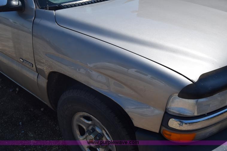 image for item J7763 2001 Chevrolet Silverado 1500 Ext. Cab pickup truck