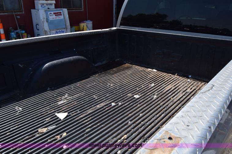 image for item J7763 2001 Chevrolet Silverado 1500 Ext. Cab pickup truck