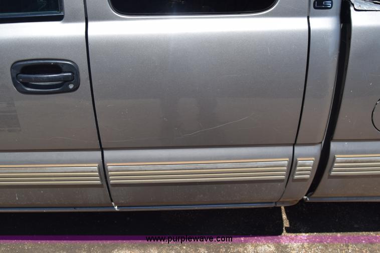 image for item J7763 2001 Chevrolet Silverado 1500 Ext. Cab pickup truck