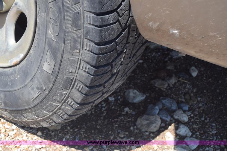 image for item J7763 2001 Chevrolet Silverado 1500 Ext. Cab pickup truck