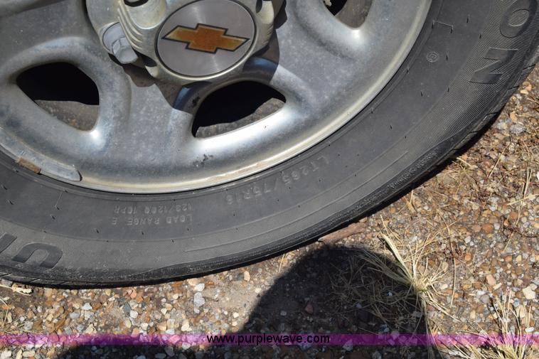 image for item J7763 2001 Chevrolet Silverado 1500 Ext. Cab pickup truck