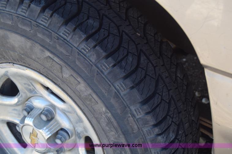 image for item J7763 2001 Chevrolet Silverado 1500 Ext. Cab pickup truck