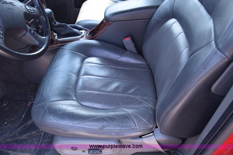 image for item J7813 2002 GMC Envoy SUV