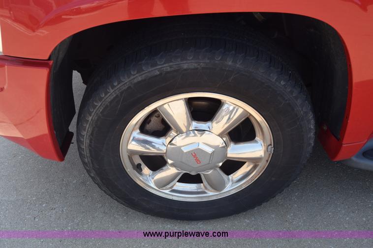 image for item J7813 2002 GMC Envoy SUV