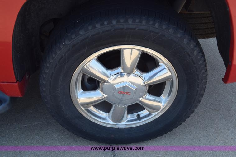 image for item J7813 2002 GMC Envoy SUV