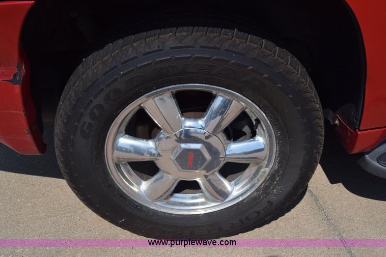 image for item J7813 2002 GMC Envoy SUV