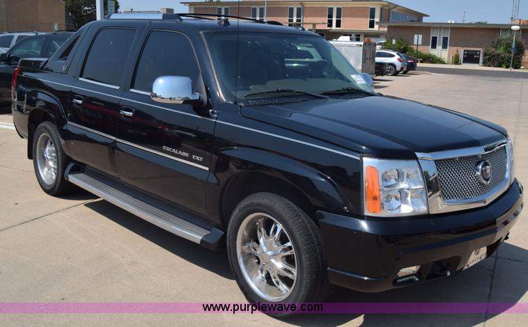 image for item J7814 2005 Cadillac Escalade SUV