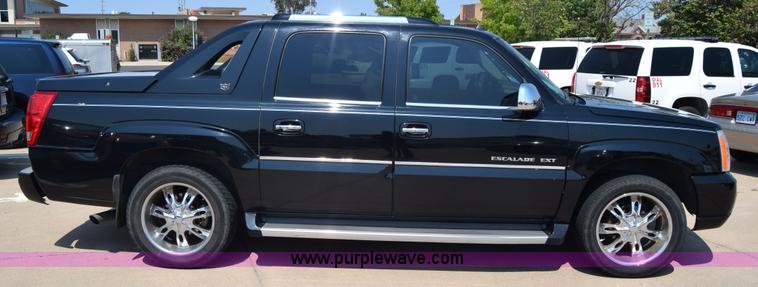 image for item J7814 2005 Cadillac Escalade SUV