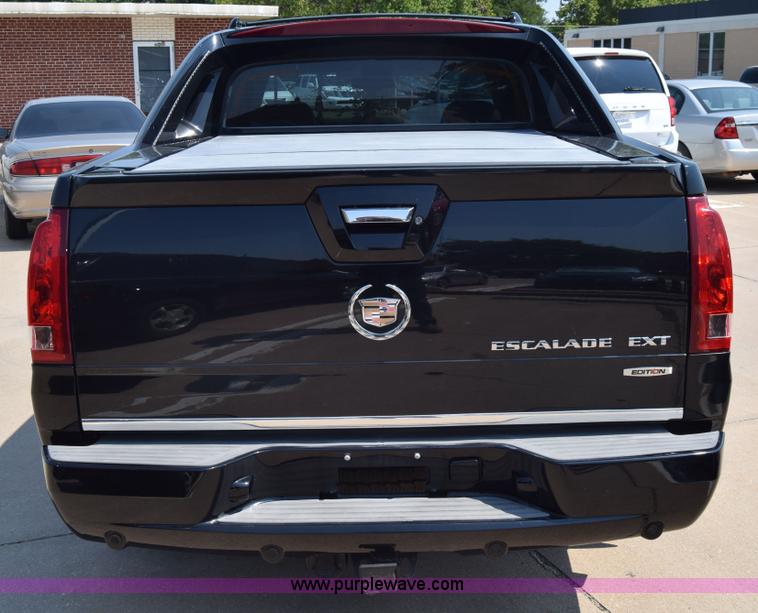 image for item J7814 2005 Cadillac Escalade SUV