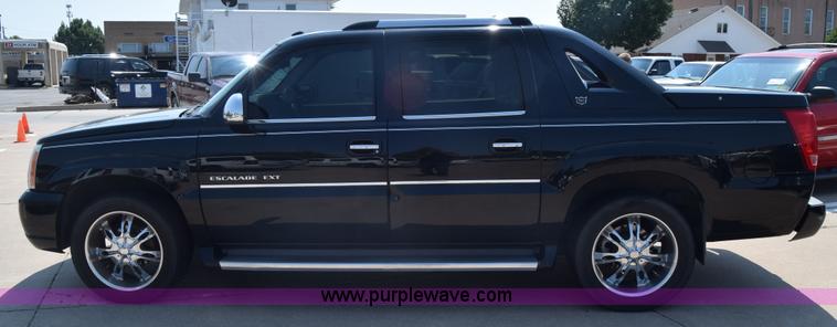 image for item J7814 2005 Cadillac Escalade SUV
