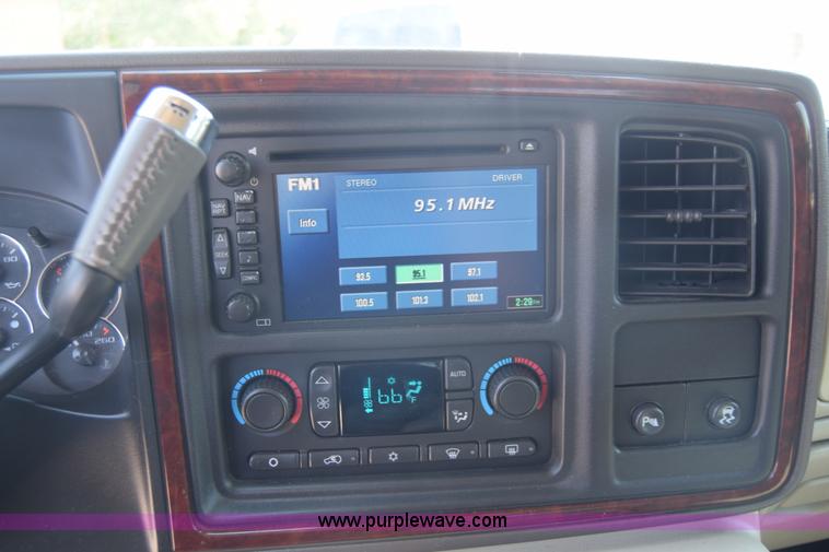 image for item J7814 2005 Cadillac Escalade SUV