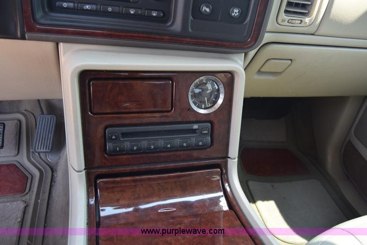 image for item J7814 2005 Cadillac Escalade SUV