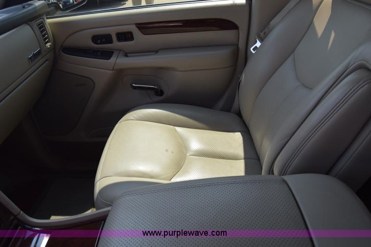 image for item J7814 2005 Cadillac Escalade SUV