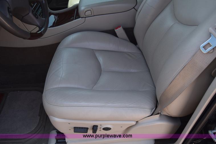 image for item J7814 2005 Cadillac Escalade SUV