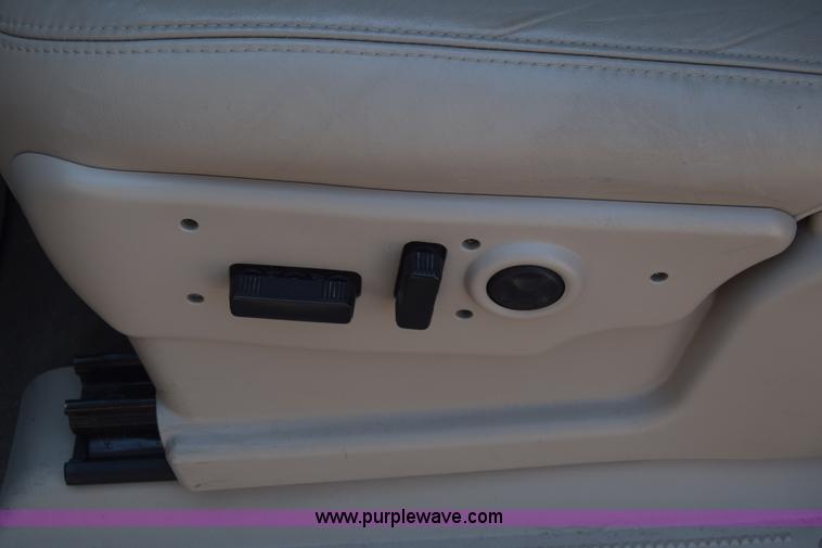 image for item J7814 2005 Cadillac Escalade SUV