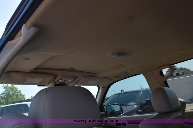 image for item J7814 2005 Cadillac Escalade SUV