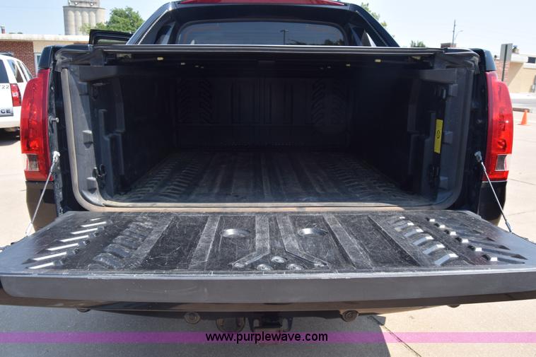 image for item J7814 2005 Cadillac Escalade SUV