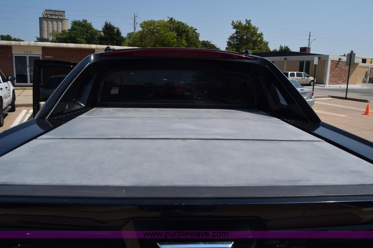 image for item J7814 2005 Cadillac Escalade SUV