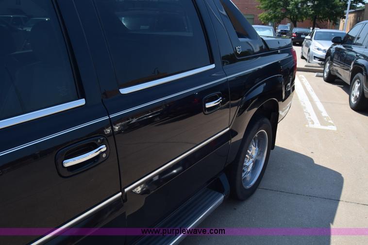 image for item J7814 2005 Cadillac Escalade SUV