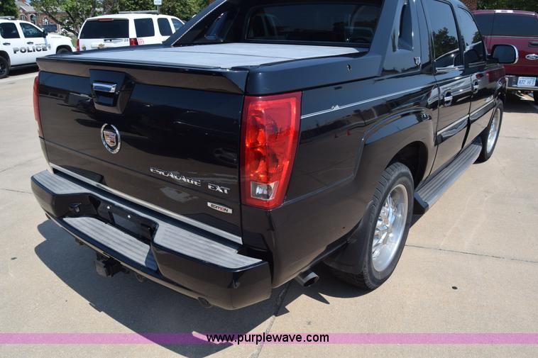 image for item J7814 2005 Cadillac Escalade SUV