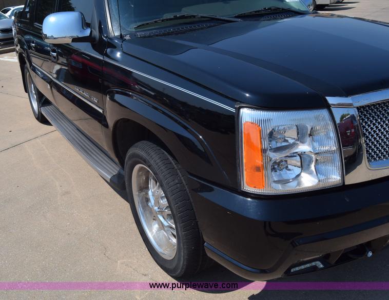 image for item J7814 2005 Cadillac Escalade SUV