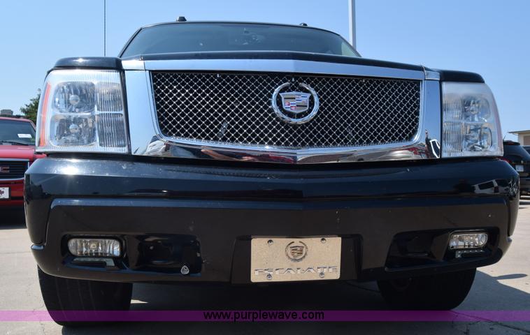 image for item J7814 2005 Cadillac Escalade SUV