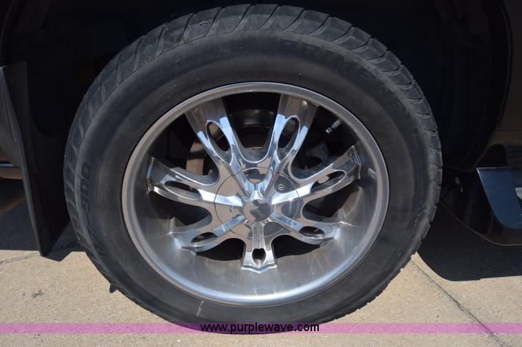 image for item J7814 2005 Cadillac Escalade SUV