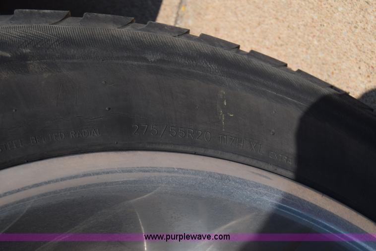 image for item J7814 2005 Cadillac Escalade SUV