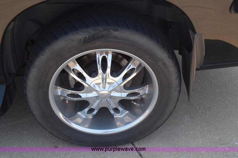 image for item J7814 2005 Cadillac Escalade SUV