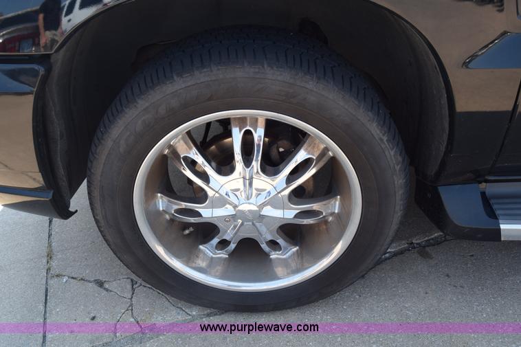 image for item J7814 2005 Cadillac Escalade SUV