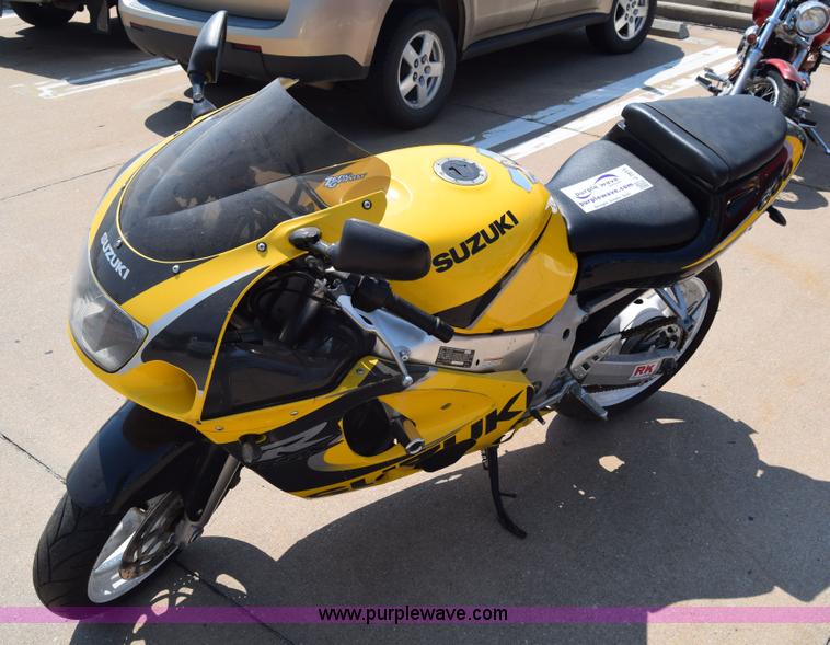 image for item J7815 1999 Suzuki GSX-R600 motorcycle