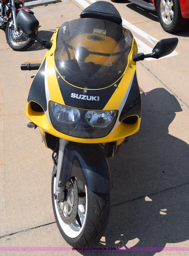 image for item J7815 1999 Suzuki GSX-R600 motorcycle