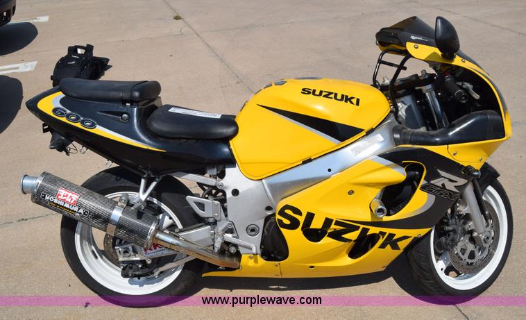 image for item J7815 1999 Suzuki GSX-R600 motorcycle