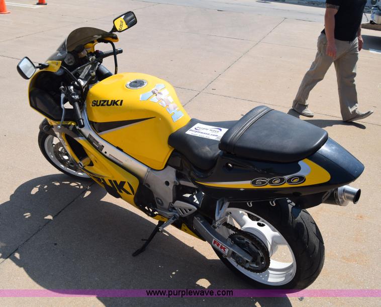 image for item J7815 1999 Suzuki GSX-R600 motorcycle