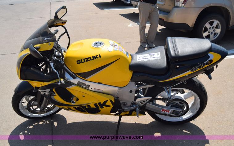 image for item J7815 1999 Suzuki GSX-R600 motorcycle