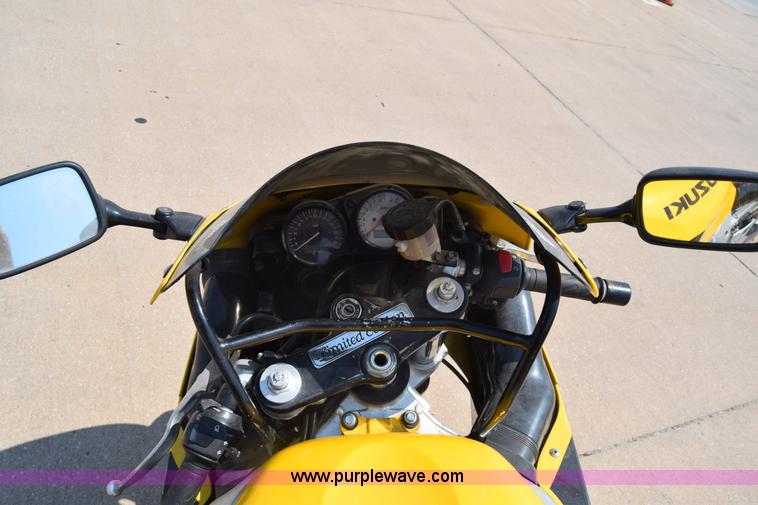 image for item J7815 1999 Suzuki GSX-R600 motorcycle