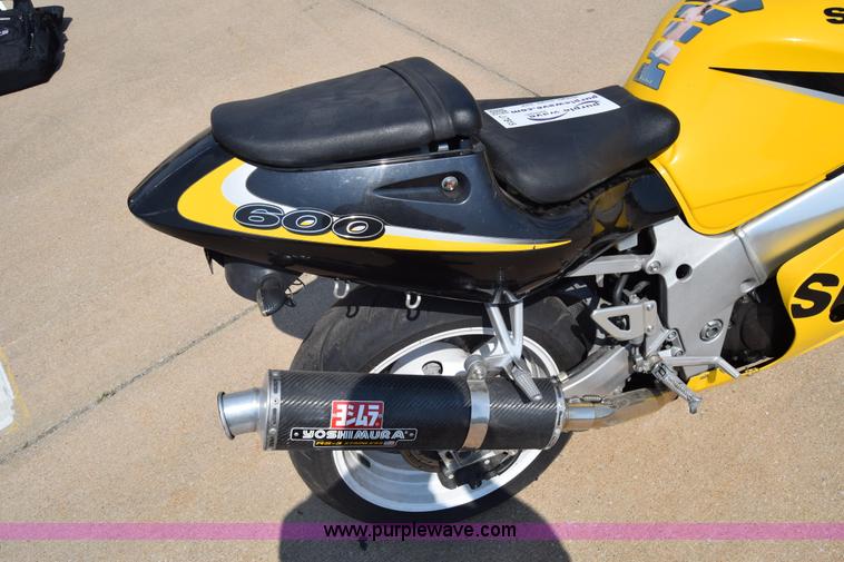 image for item J7815 1999 Suzuki GSX-R600 motorcycle