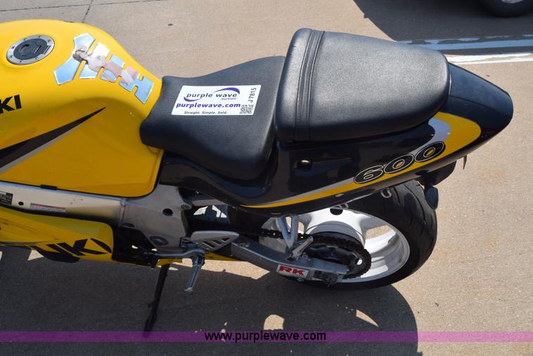 image for item J7815 1999 Suzuki GSX-R600 motorcycle