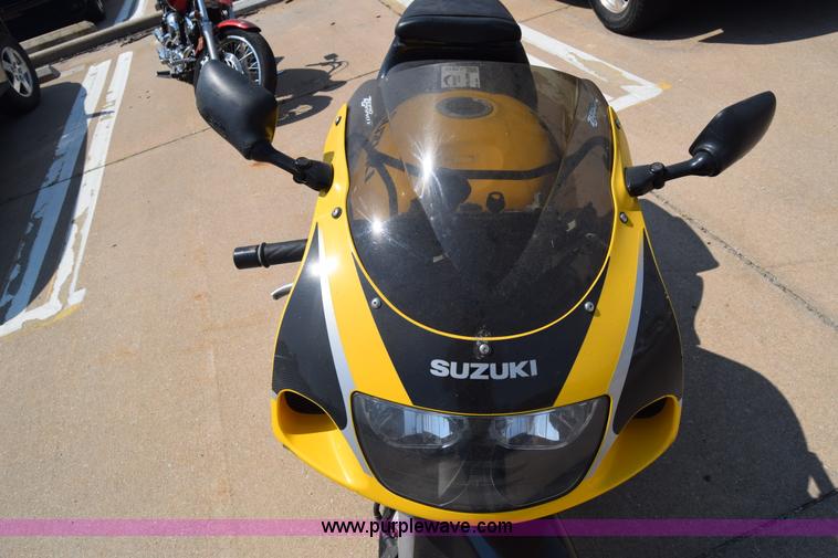 image for item J7815 1999 Suzuki GSX-R600 motorcycle