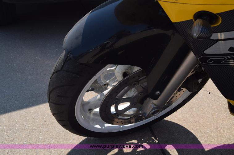 image for item J7815 1999 Suzuki GSX-R600 motorcycle