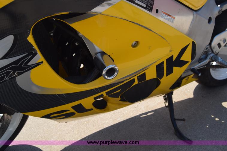 image for item J7815 1999 Suzuki GSX-R600 motorcycle