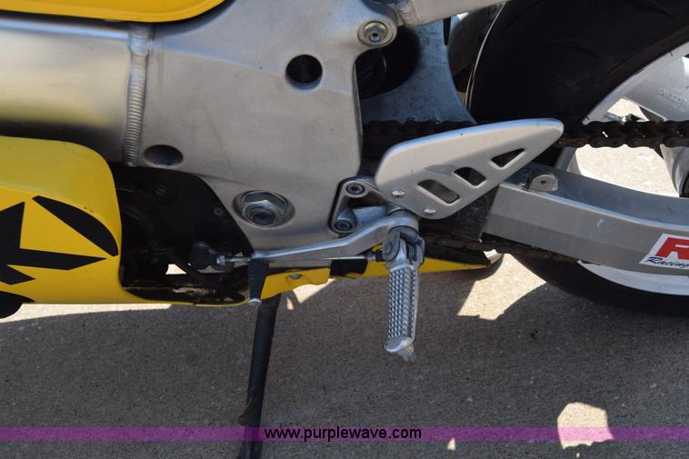 image for item J7815 1999 Suzuki GSX-R600 motorcycle